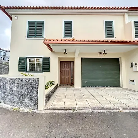 Moradia Uriel * Santa Cruz (Madeira)